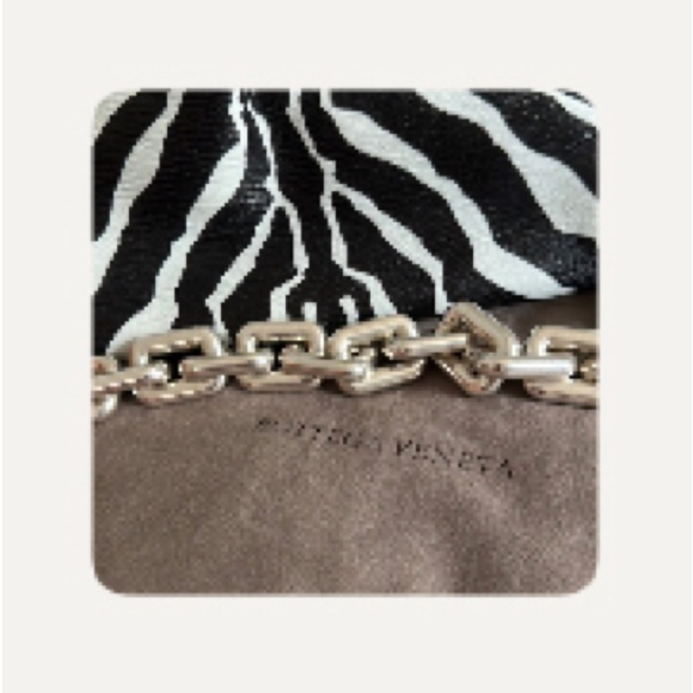 IM LOOKING FOR THIS BOTTEGA VENETA BAG 🙏🏻🙏🏻🙏🏻🙏🏻